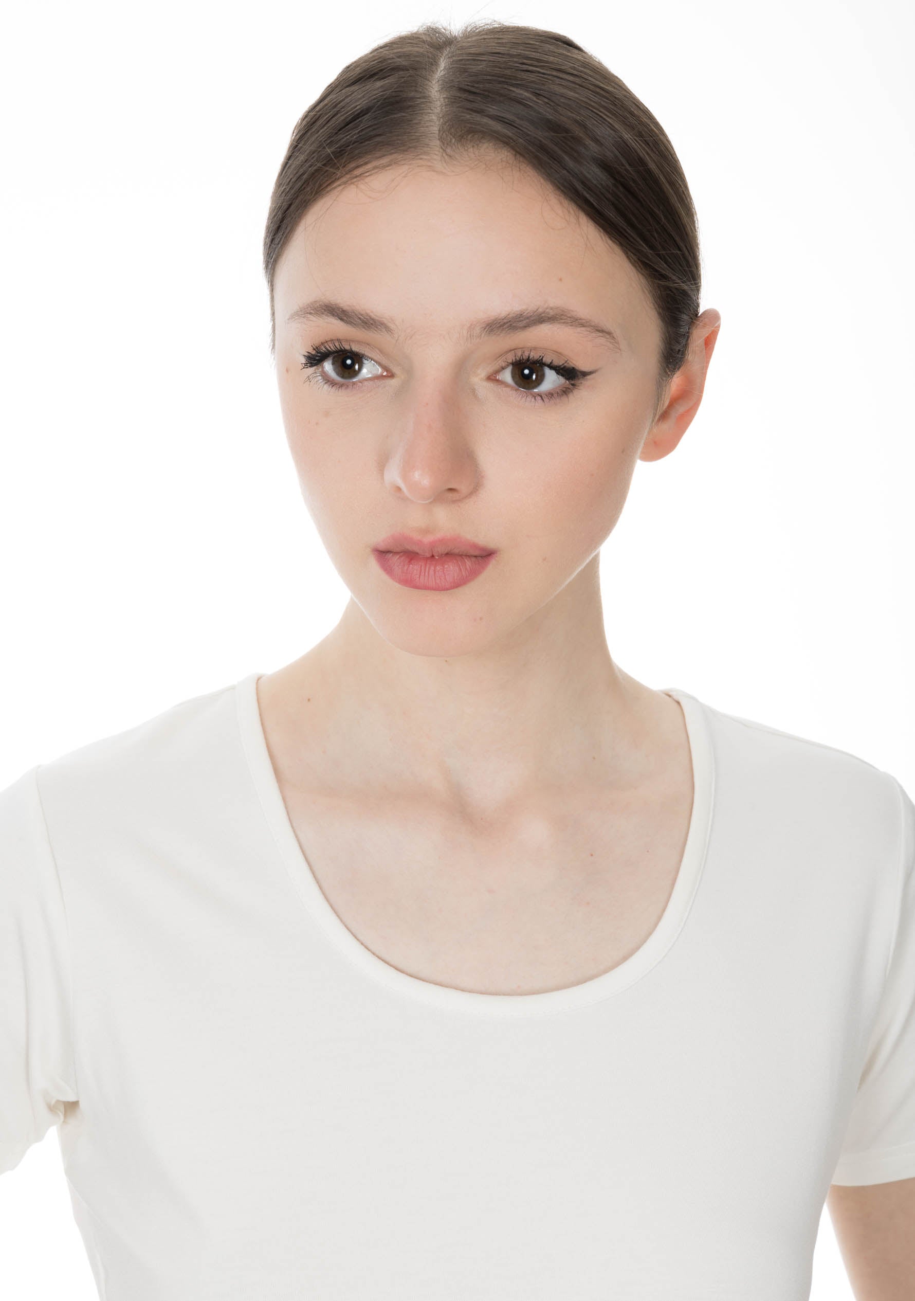 sustainable bamboo t-shirt for women round neck - white @www.marieandseema.com